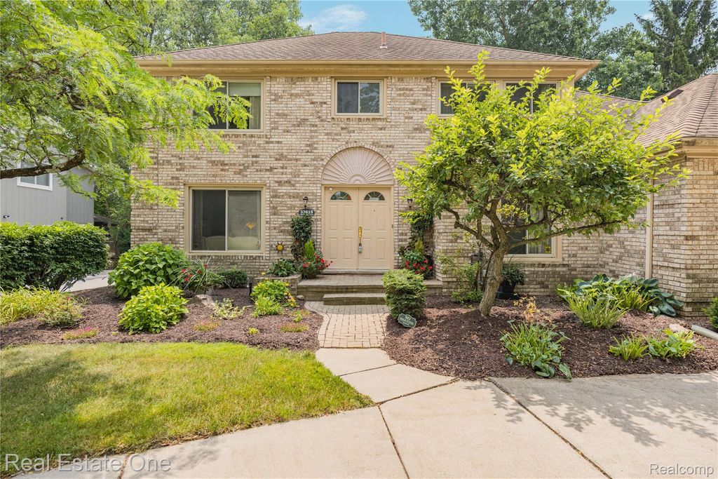 33615 Heritage Hills Drive, Farmington Hills, MI 48331
