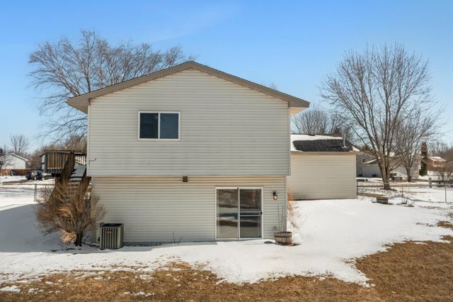 766 Joes Lake Road SE, Cambridge, MN 55008