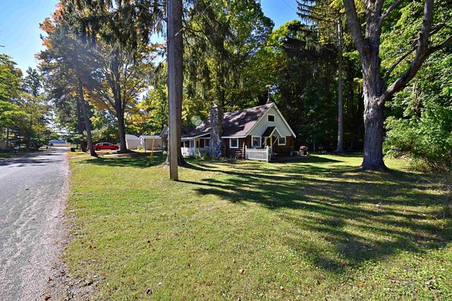 1900 Pavilion Drive, Lake City, MI 49651