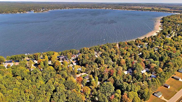 1900 Pavilion Drive, Lake City, MI 49651