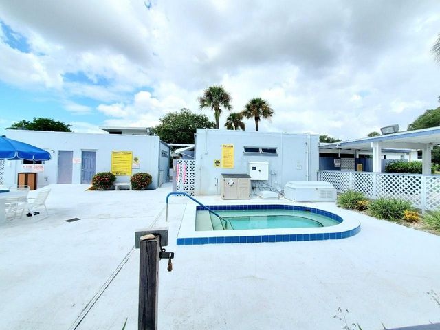 8555 112TH STREET 106, Seminole, FL 33772