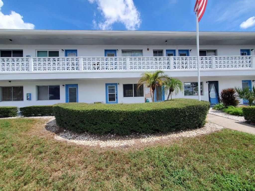 8555 112TH STREET 106, Seminole, FL 33772