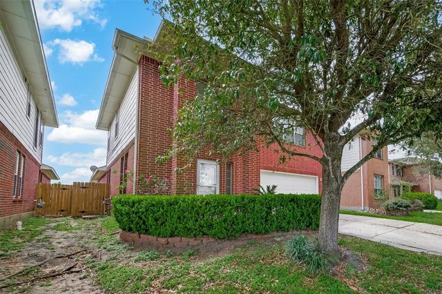 13915 Maleewan Lane, Sugar Land, TX 77498