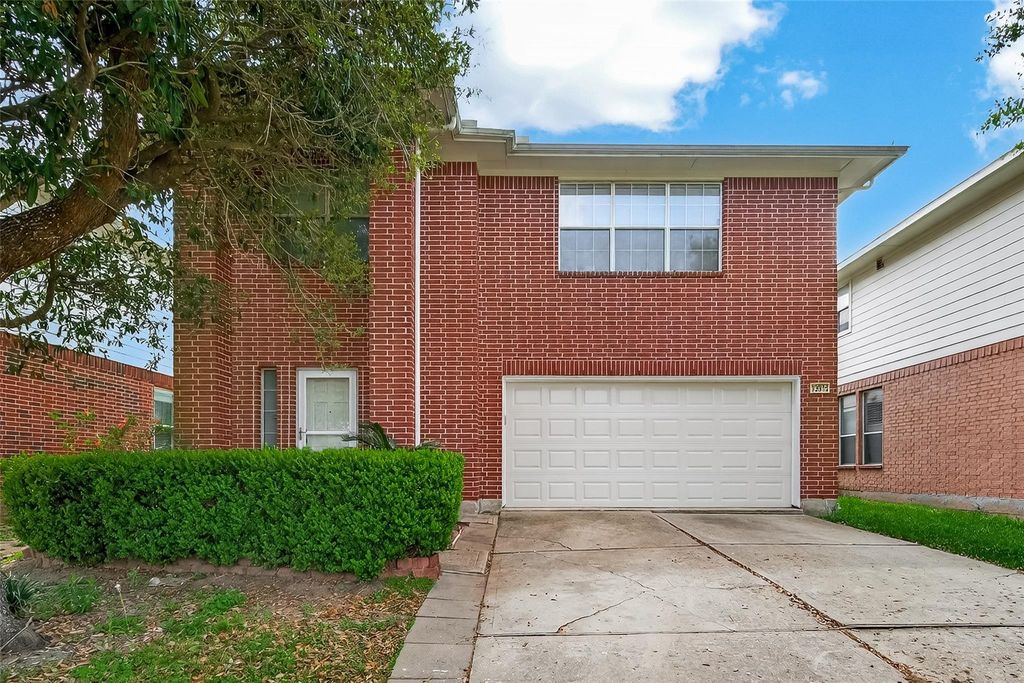 13915 Maleewan Lane, Sugar Land, TX 77498
