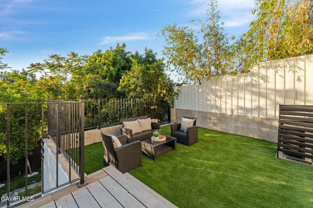 1637 N Alvarado Street, Los Angeles, CA 90026