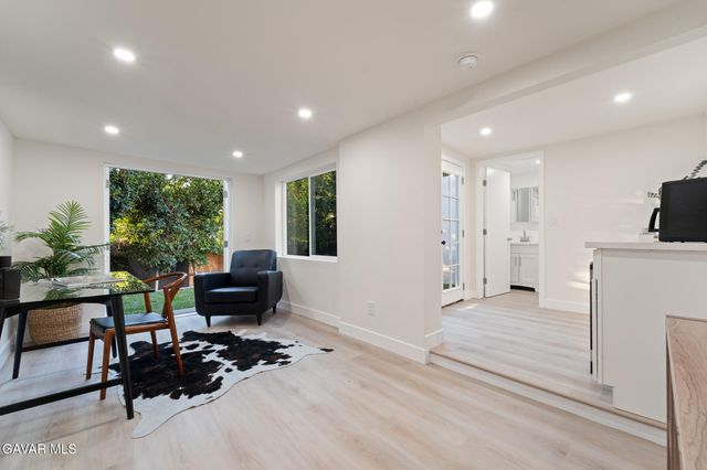 1637 N Alvarado Street, Los Angeles, CA 90026