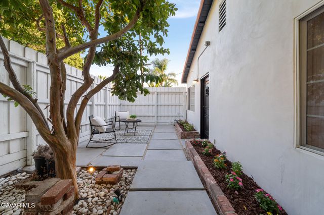 1637 N Alvarado Street, Los Angeles, CA 90026