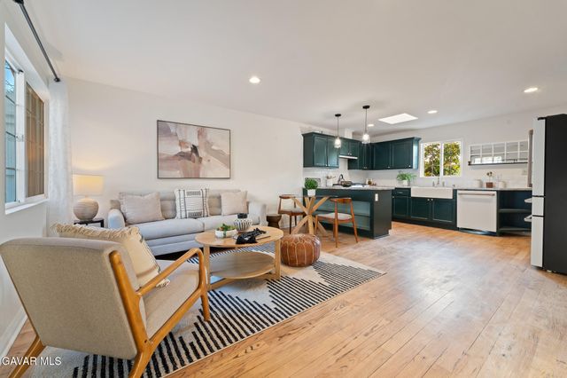 1637 N Alvarado Street, Los Angeles, CA 90026