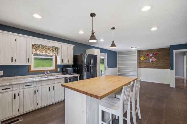 325 Clyde Wix Rd, Westmoreland, TN 37186