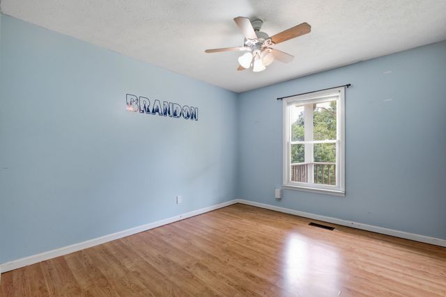 325 Clyde Wix Rd, Westmoreland, TN 37186