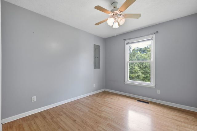 325 Clyde Wix Rd, Westmoreland, TN 37186