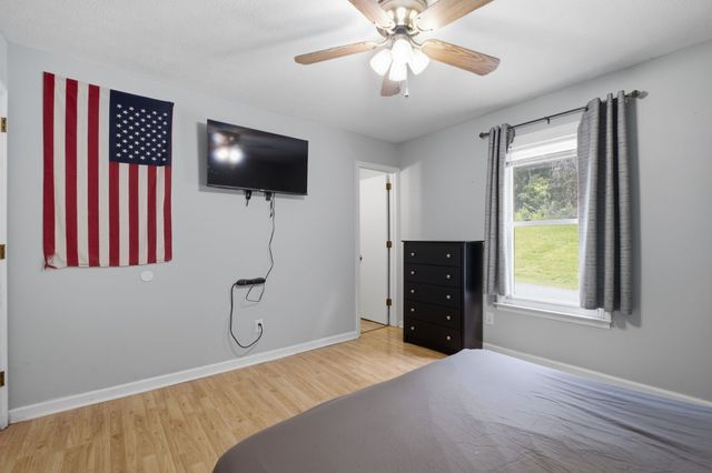 325 Clyde Wix Rd, Westmoreland, TN 37186