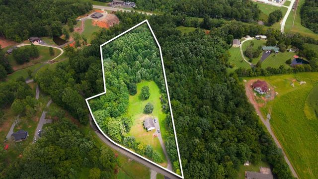 325 Clyde Wix Rd, Westmoreland, TN 37186