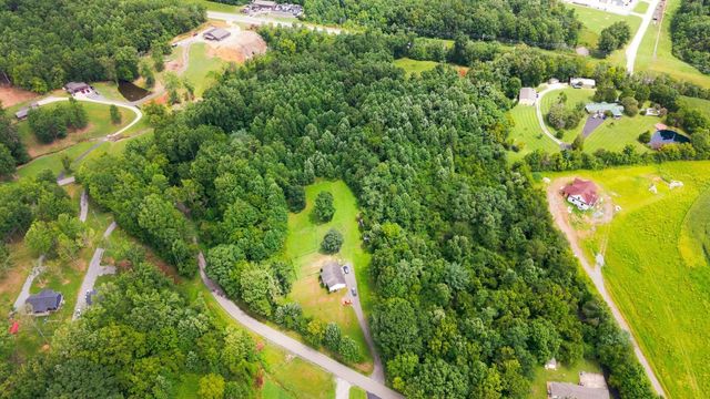 325 Clyde Wix Rd, Westmoreland, TN 37186