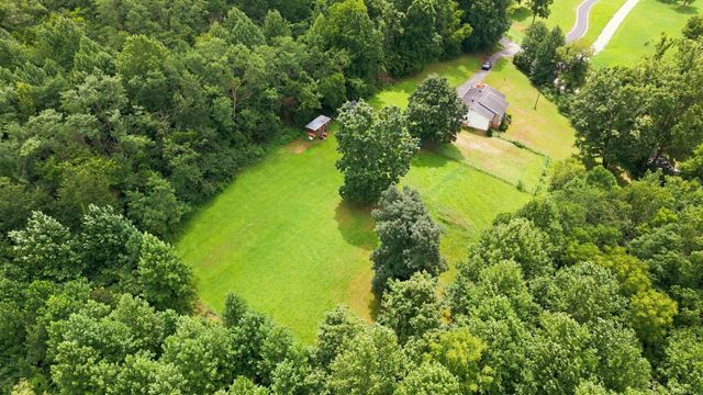 325 Clyde Wix Rd, Westmoreland, TN 37186