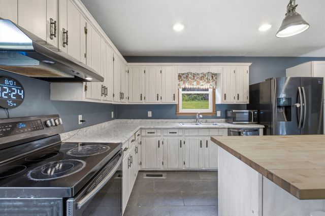 325 Clyde Wix Rd, Westmoreland, TN 37186