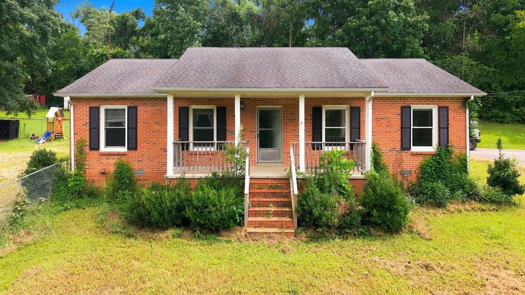 325 Clyde Wix Rd, Westmoreland, TN 37186