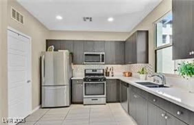 11258 Essence Point Avenue 211, Las Vegas, NV 89135