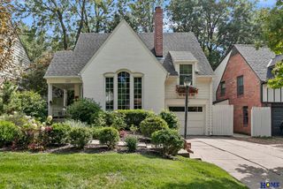 2737 Woodsdale Boulevard, Lincoln, NE 68502