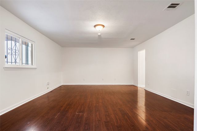 2611 W Amherst Avenue, Dallas, TX 75235