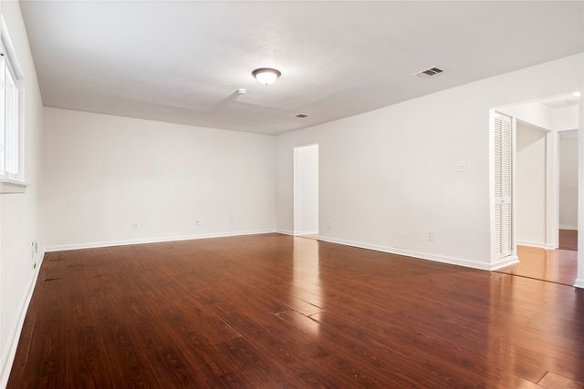 2611 W Amherst Avenue, Dallas, TX 75235