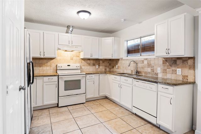 2611 W Amherst Avenue, Dallas, TX 75235