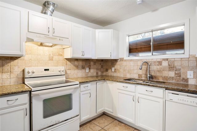 2611 W Amherst Avenue, Dallas, TX 75235