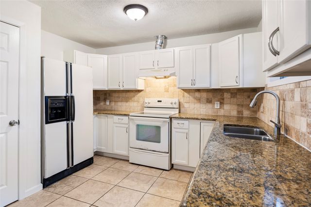 2611 W Amherst Avenue, Dallas, TX 75235