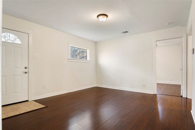 2611 W Amherst Avenue, Dallas, TX 75235