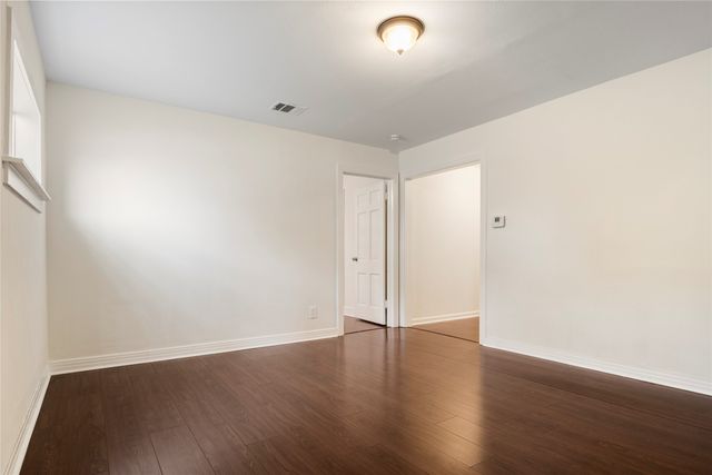 2611 W Amherst Avenue, Dallas, TX 75235