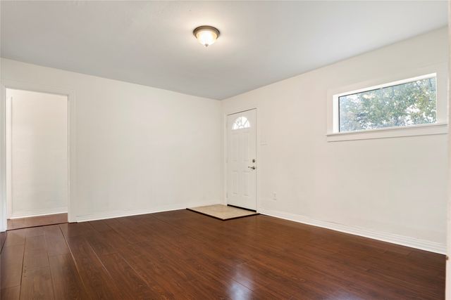 2611 W Amherst Avenue, Dallas, TX 75235