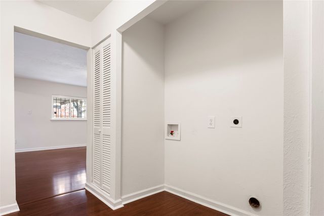 2611 W Amherst Avenue, Dallas, TX 75235