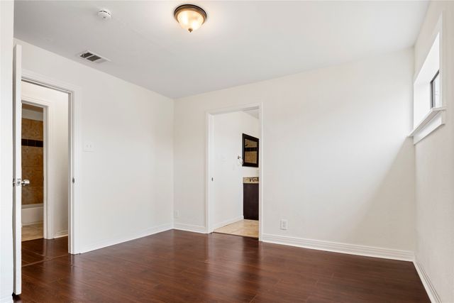 2611 W Amherst Avenue, Dallas, TX 75235