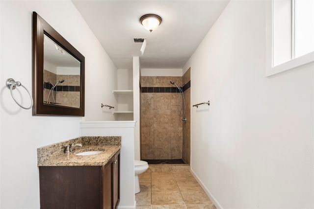 2611 W Amherst Avenue, Dallas, TX 75235