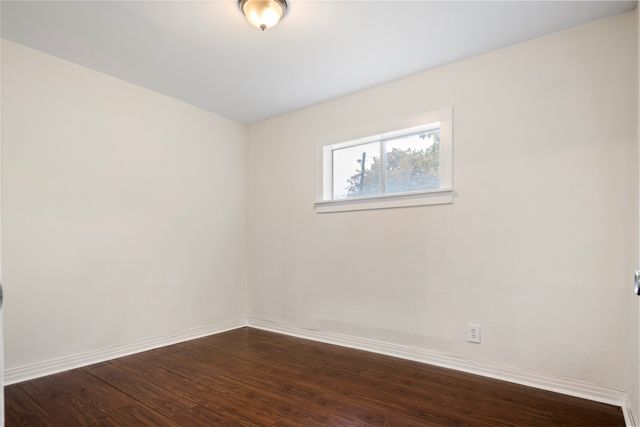 2611 W Amherst Avenue, Dallas, TX 75235