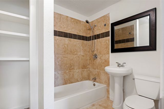 2611 W Amherst Avenue, Dallas, TX 75235