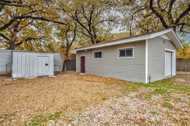 2611 W Amherst Avenue, Dallas, TX 75235