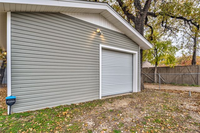 2611 W Amherst Avenue, Dallas, TX 75235