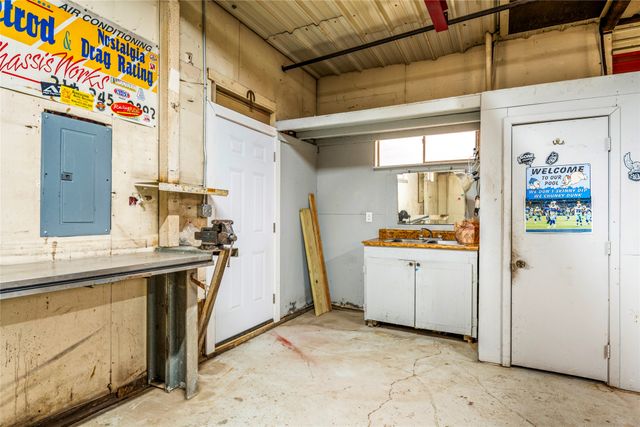 2611 W Amherst Avenue, Dallas, TX 75235