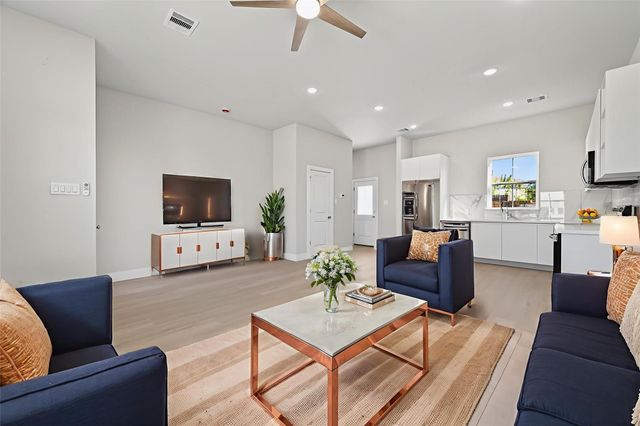 6702 Metro Blvd 6, Houston, TX 77083