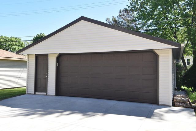 2500 116th STREET, Wauwatosa, WI 53226