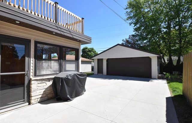 2500 116th STREET, Wauwatosa, WI 53226