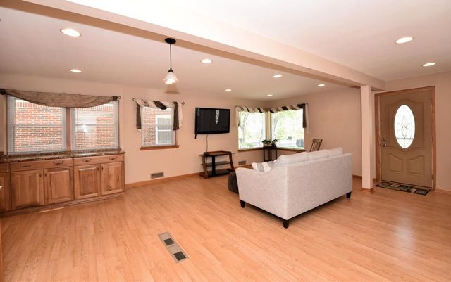 2500 116th STREET, Wauwatosa, WI 53226