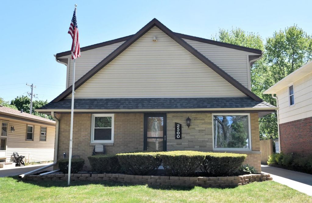 2500 116th STREET, Wauwatosa, WI 53226