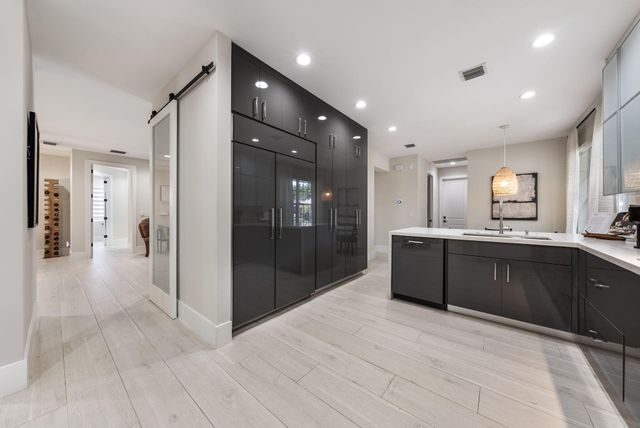 4762 VILLAGE Way, Davie, FL 33314