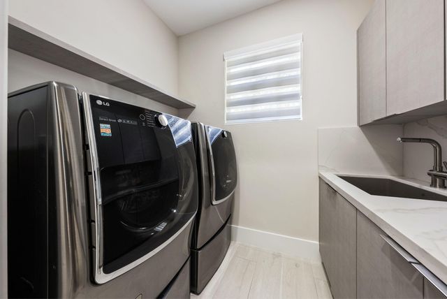 4762 VILLAGE Way, Davie, FL 33314