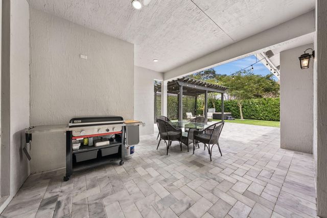 4762 VILLAGE Way, Davie, FL 33314