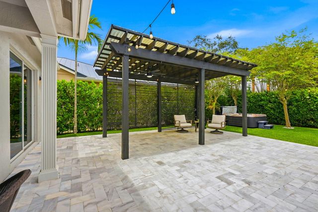 4762 VILLAGE Way, Davie, FL 33314