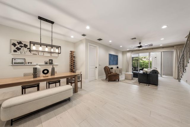 4762 VILLAGE Way, Davie, FL 33314