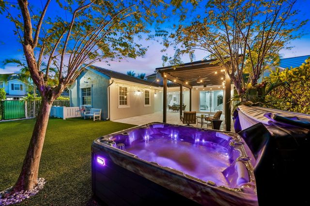 4762 VILLAGE Way, Davie, FL 33314